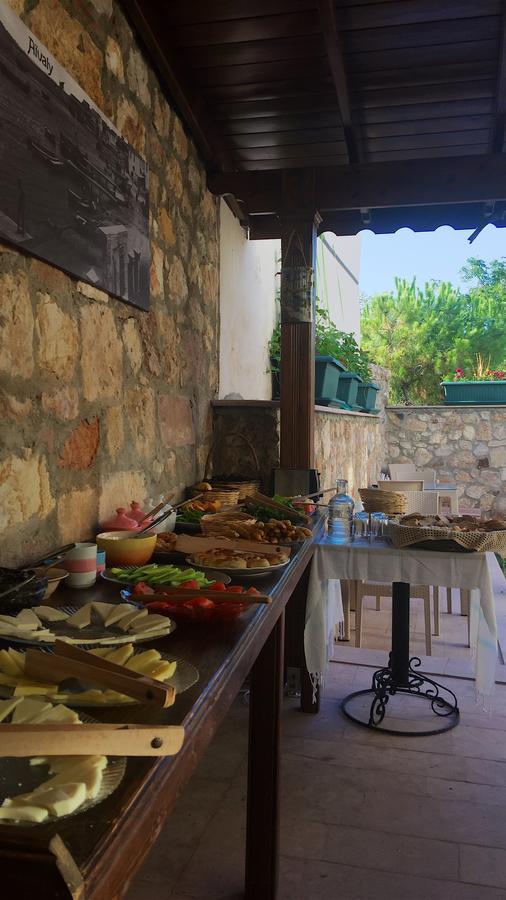 Hayriye Hanim Ege Ayvalı Buitenkant foto