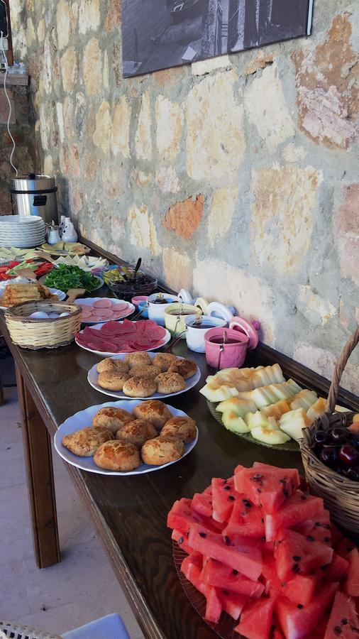Hayriye Hanim Ege Ayvalı Buitenkant foto